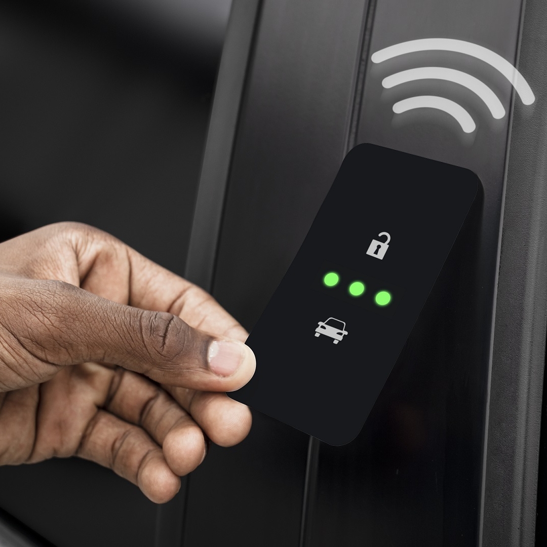 Unlocking car door with smart card Accesos